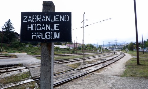 Tek krenuo, već problemi: Vlak iz Sarajeva do Ploča zapeo na granici