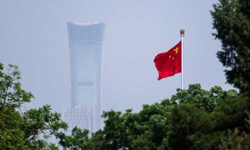 Mali zrakoplov udario u najvišu zgradu Pekinga? Dramatične snimke kruže društvenim mrežama