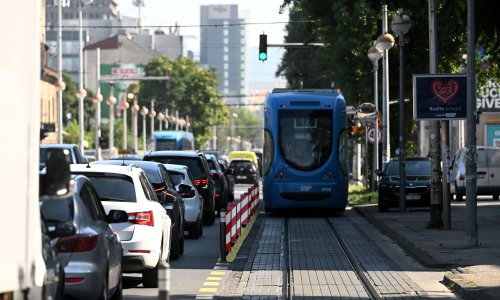 Stručnjaci podijeljeni oko fizičkih barijera na Savskoj: 'To je vrlo opasan materijal'