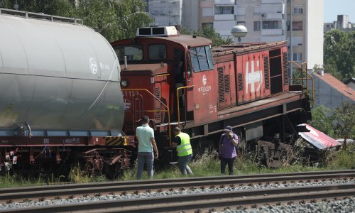 Vlak promašio kolosjek i završio na jumbo plakatu: Za dlaku izbjegnuta tragedija
