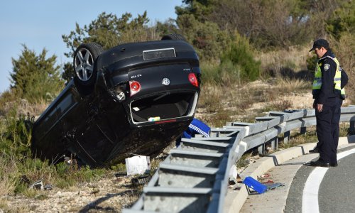 Vozila bez vozačke dozvole pa teško stradala u prevrtanju na autocesti A1