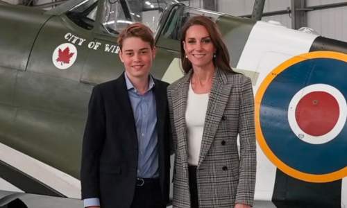 Princ George u rijetkom izlasku s majkom: Visinom je već gotovo sustigao Kate Middleton