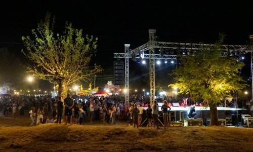 Kino pod zvijezdama, gastro zona i koncerti: Iđen Doli Fest ima sve za top ljetni vikend