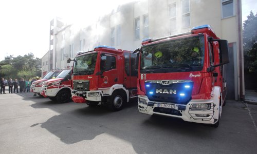 Stan u Rijeci izgorio zbog kvara na klimi, žena umrla od gušenja dimom