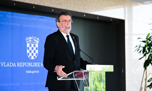 Fuchs: E-mail adrese učenika i profesora završile na serveru u Rusiji