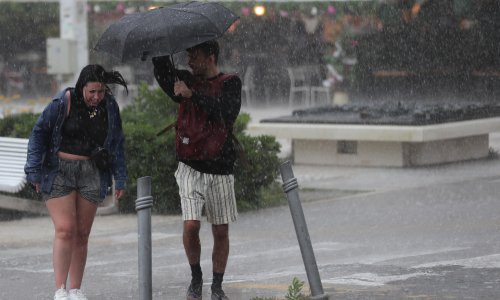 Snažno nevrijeme stiglo u Dalmaciju, pala i tuča: Temperatura se srušila za 18 stupnjeva