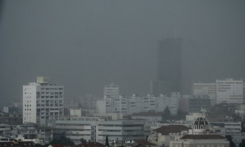 Nevrijeme stiglo u Dalmaciju: Olujni udari vjetra i tuča, temperatura se srušila za 18 stupnjeva