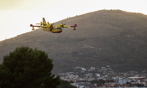 Burna noć za vatrogasace: Pod nazdorom požari kod Stona i Orebića, problemi na Mljetu