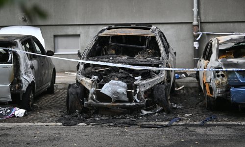 Bježali od policije pa se zabili u skladište: Auto izgorio, nekoliko je ozlijeđenih