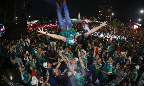 Dvoje mrtvih u slavlju na ulicama Mexico Cityja