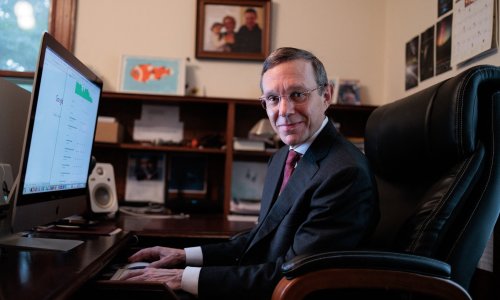 Bijela kuća povjerila istragu o NLO-ima pomalo kontroverznom znanstveniku s Harvarda