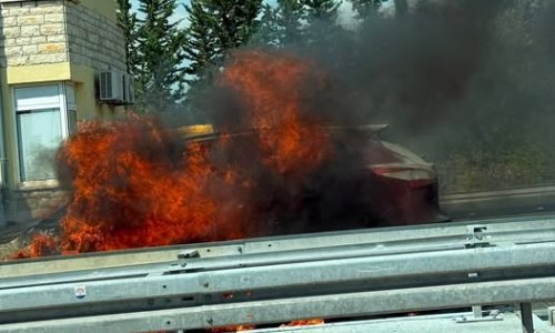 Kod naplatnih kućica u Zadru potpuno izgorio auto: Vozač u zadnji tren izašao iz vozila