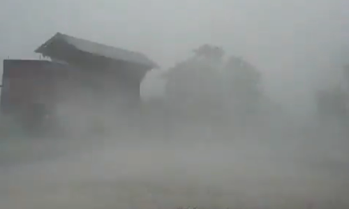 VIDEO Nevrijeme stiglo u Hrvatsku: Olujni vjetar oštetio krov sportske dvorane