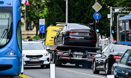 FOTO Detalji nesreće u kojoj je sudjelovao Plenković: Vozilo naletjelo na nove separatore u Savskoj