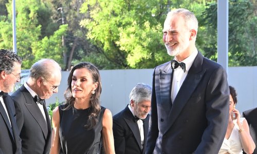 Kraljica Letizia spojila staru haljinu i spektakularan nakit, ali svi pričaju o njezinim rukama