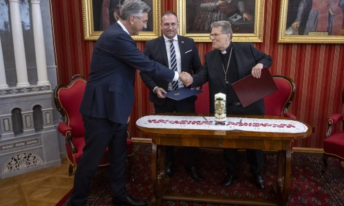 Između predstavnika Vlade i Crkve pala žarulja, ministar Vlajčić: Božja prisutnost je tu