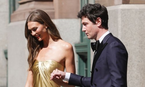 Zlato od glave do pete: O ovoj haljini s vjenčanja Taylor Swift svi pričaju
