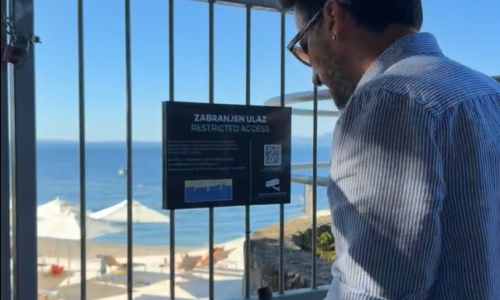VIDEO Miletić ponovno prerezao lokote na ulazu na plažu: 'Moćnici i elite drmaju našom državom'