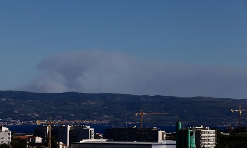 Vatra se približila luksuznim vilama na Hvaru, kanaderi se povlače: 'Borit ćemo se'