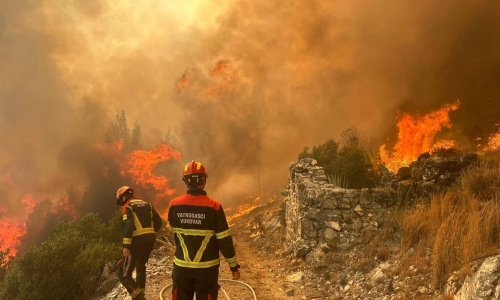 FOTO Vatrogasci objavili dramatične fotografije s Hvara
