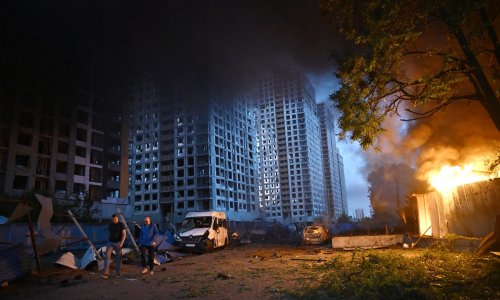 Novi silovit ruski napad na Kijev: Poginule najmanje tri osobe, spasioci evakuirali stanare iz zgrada