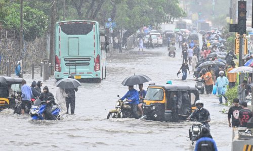 Obilne kiše odnijele šest života u Mumbaiju, urušilo se nekoliko zgrada