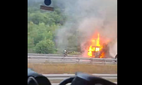 Planuo kamion na A6: Prekinut promet, stvorila se kilometarska kolona