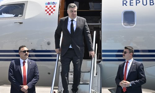 FOTO Milanović stigao vladinim avionom u Tursku. Pogledajte kako su ga dočekali