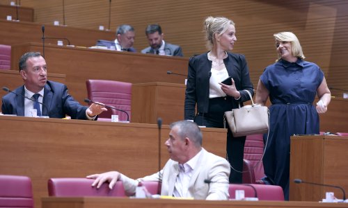 U Saboru o inflaciji, ali i Thompsonovim pjesmama: 'Skrivaju trulež u vlastitim redovima'