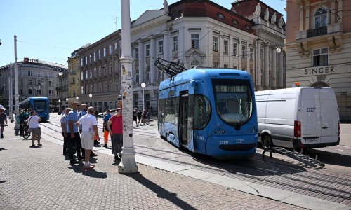 FOTO Oštetio se pantograf na tramvaju u središtu Zagreba