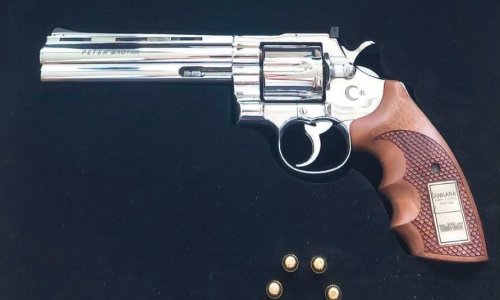 Svjetski čenici zbunjeni Erdoganovim poklonom: Evo kako izgleda moćni turski revolver