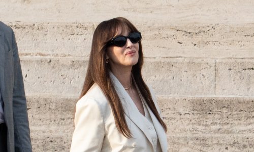 Monica Bellucci rijetko bira ovakve tonove, a sada je pokazala zašto bi trebala češće