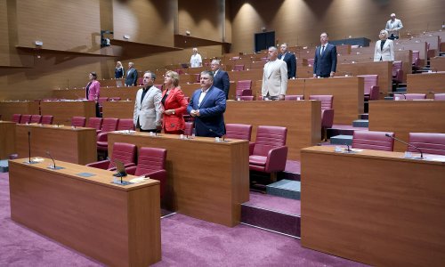 Sabor minutom šutnje odao počast žrtvama Srebrenice