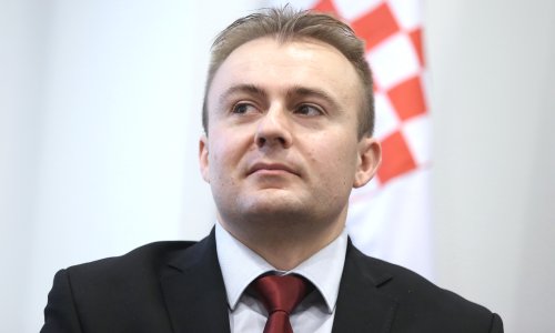 Ovo je čovjek koji bi trebao nadzirati sigurnosno-obavještajne agencije