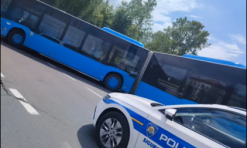 VIDEO Širi se snimka 'prepolovljenog' autobusa, iz ZET-a objasnili što se dogodilo