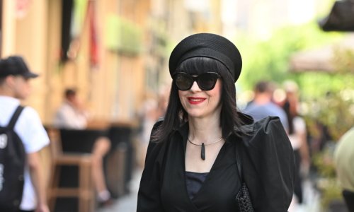 Gotička elegancija u srcu grada: Mirela Holy pokazala kako se crna boja nosi i na ljetnim temperaturama