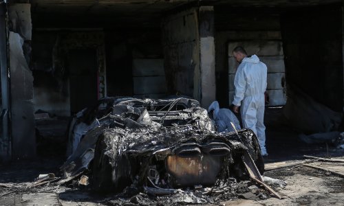 Velik požar u Sesvetama: Izgorjelo deset automobila, oštećen i brod