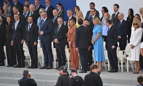 FOTO Velika čast za Srbiju: Macron smjestio Vučića u prvi red predsjedničke lože