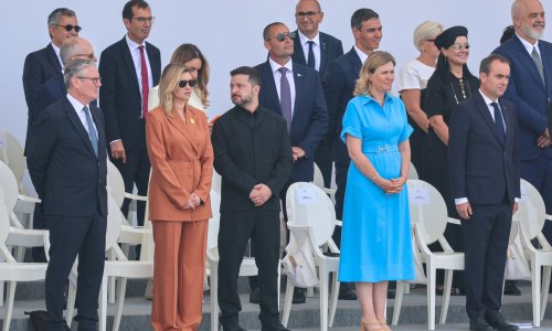 Bez greške: Umjesto haljine Olena Zelenska odabrala je genijalno odijelo u efektnoj nijansi