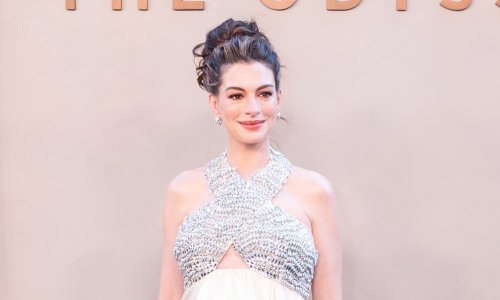 Detalj koji je ukrao pažnju: Anne Hathaway u Pradi uzdignula trudnički stil na novu razinu