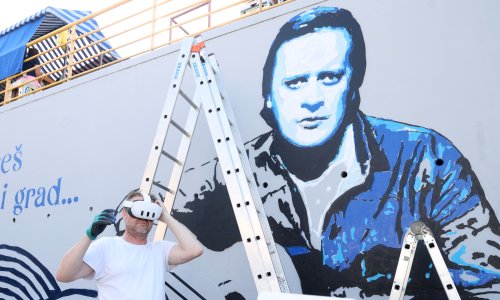 Šibenik sada krasi predivan mural i svevremenski stihovi Arsena Dedića