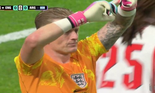 Bizarne scene: Što je to Pickford signalizirao sucu?