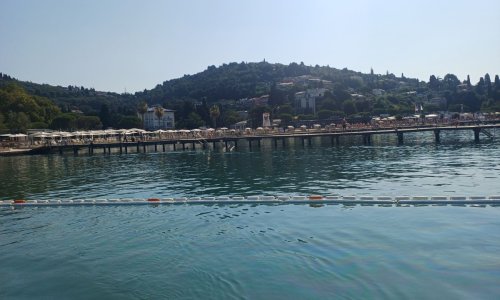 Zatvorena glavna plaža u Portorožu: U more se izlilo gorivo, kupačima zabranjen ulazak