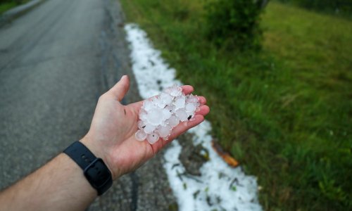 Nevrijeme s tučom poharalo dio Hrvatske: 'Trampolin je letio kao pero. Ovo u 73 godine nisam doživio'