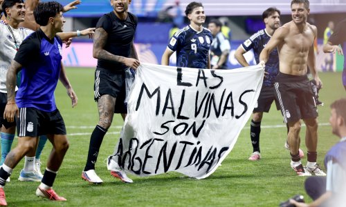 Argentinci objasnili kako je sporni transparent završio u rukama igrača u slavlju protiv Engleza
