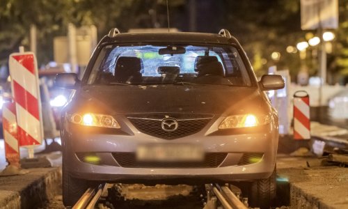 Još jedan vozač završio u raskopanim tračnicama, tramvaji ponovno stali