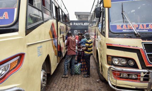 Prevrnuo se bus učenicima u Ugandi: Poginulo najmanje 20 djece