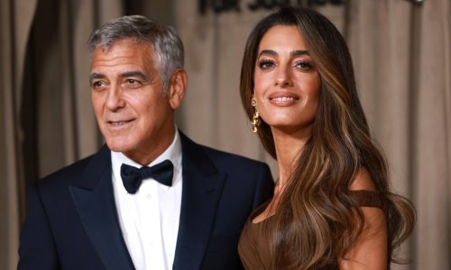 Mediteranski glamur: Amal Clooney u retro outfitu pokazala da se brušena koža može nositi i ljeti