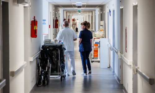 Zbog preopterećenja i neobične epidemije 'ljetnih bolovanja' splitska bolnica počinje uvoziti radnu snagu