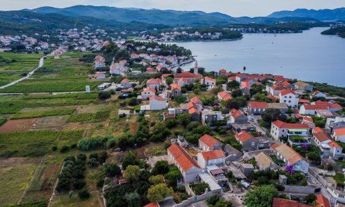 Histerija zbog srpske obitelji s 'problematičnim' tablicama: Otočani nam se ispričavaju
